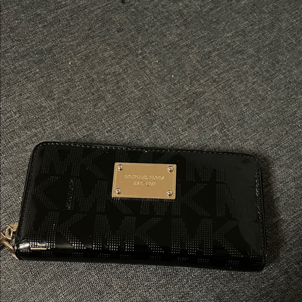 NWOT Michael Kors Shiny Black Logo Wallet